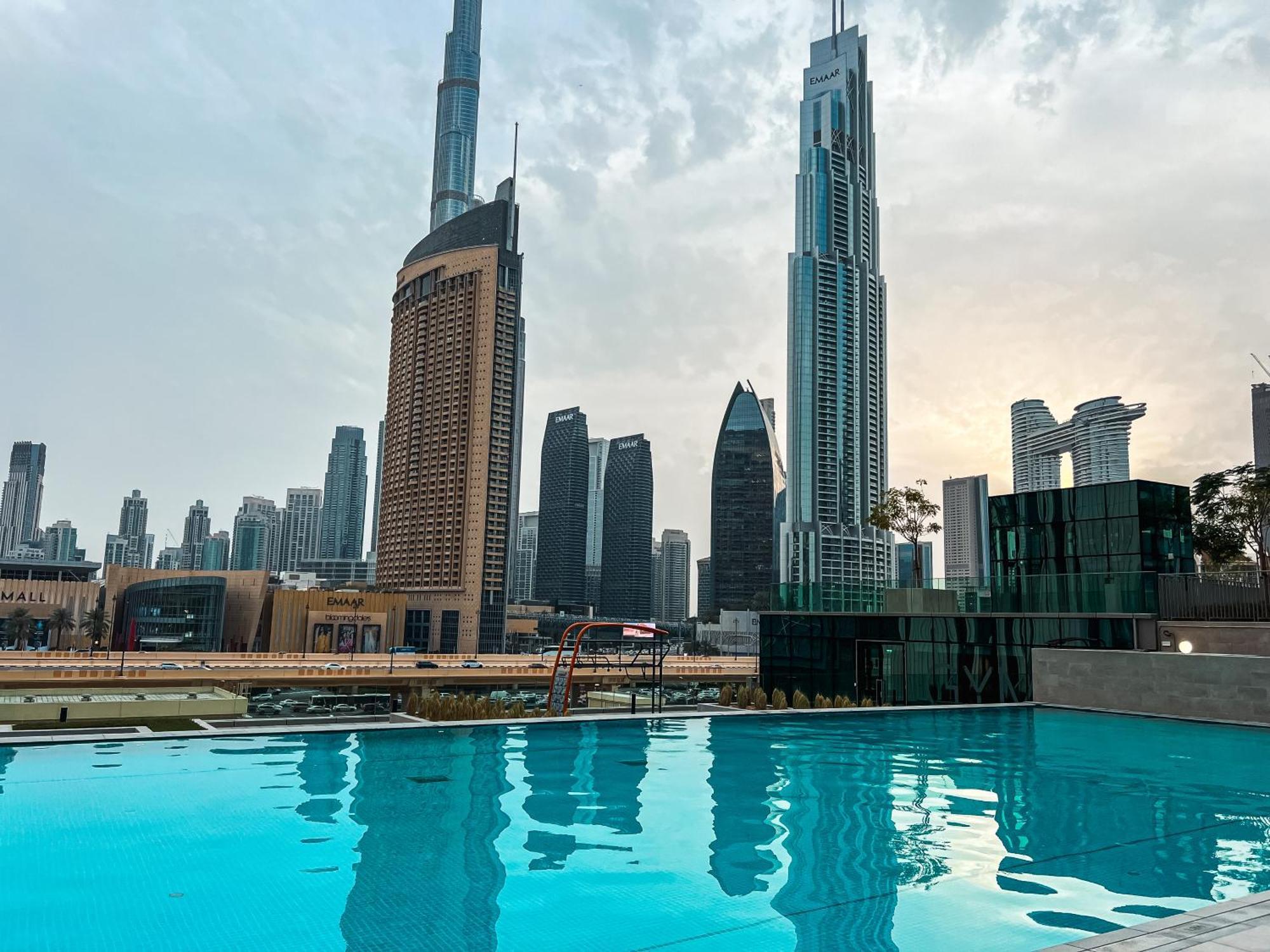 Appartamento Stunning Burj View Dubai Mall Access Infinity Pool Esterno foto