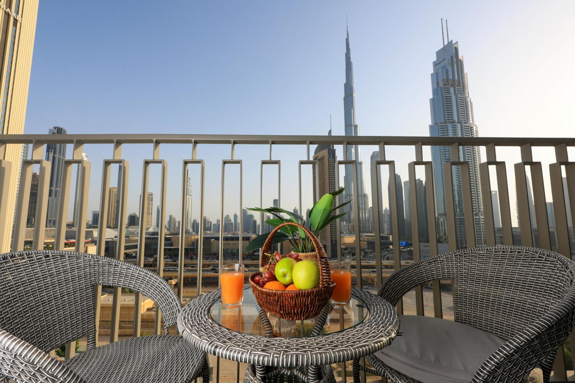 Appartamento Stunning Burj View Dubai Mall Access Infinity Pool Esterno foto