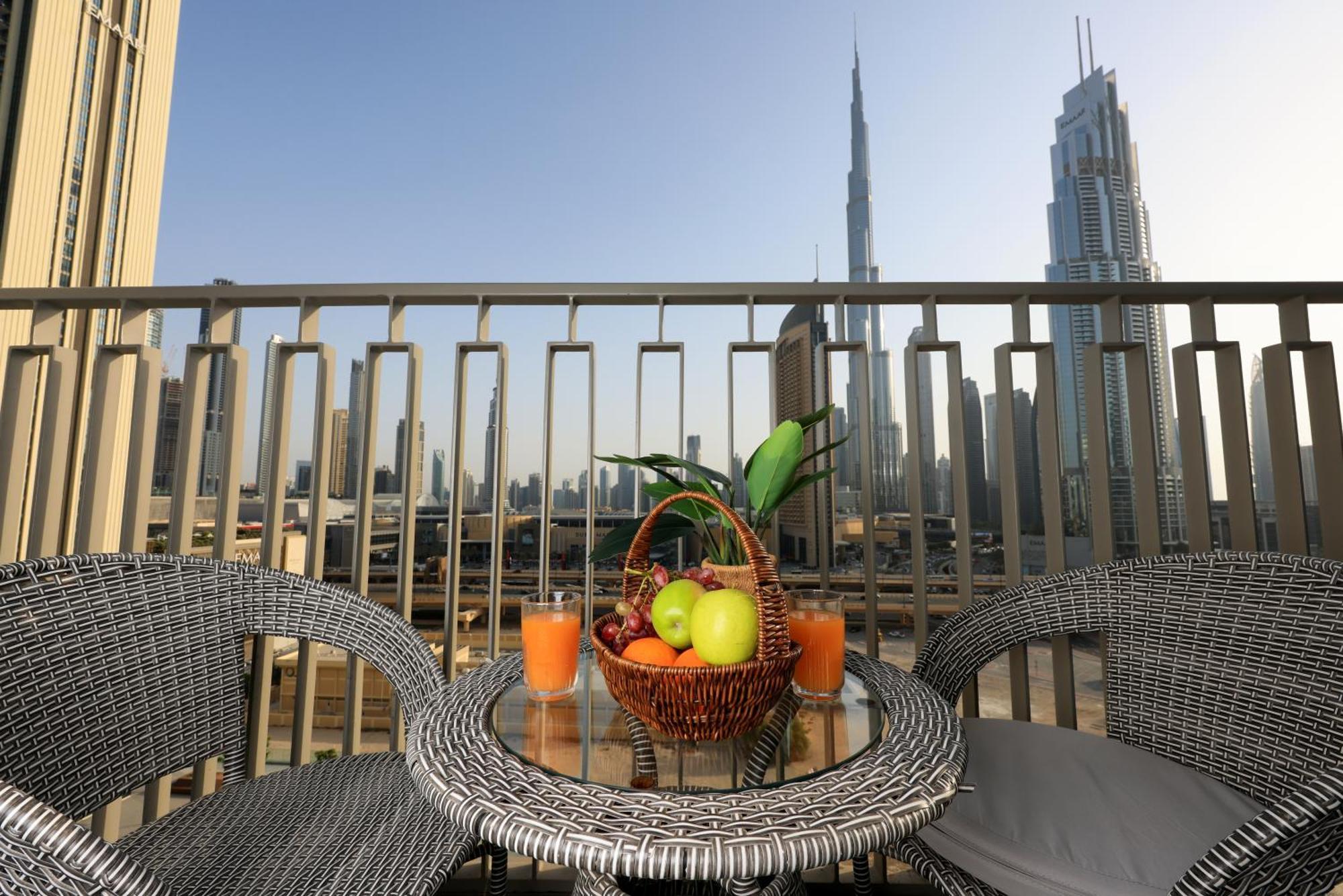 Appartamento Stunning Burj View Dubai Mall Access Infinity Pool Esterno foto