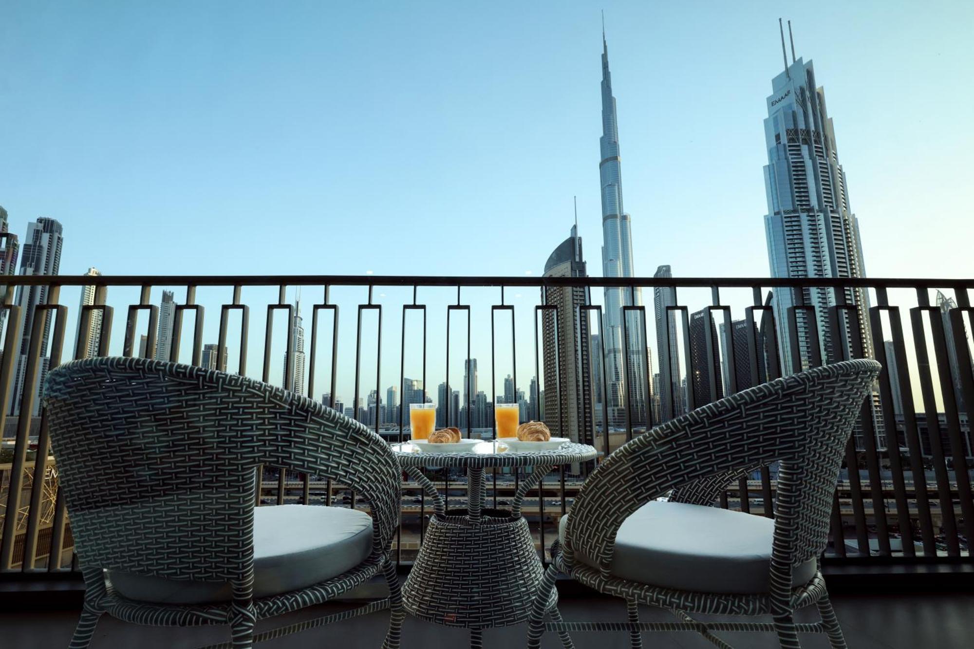 Appartamento Stunning Burj View Dubai Mall Access Infinity Pool Esterno foto