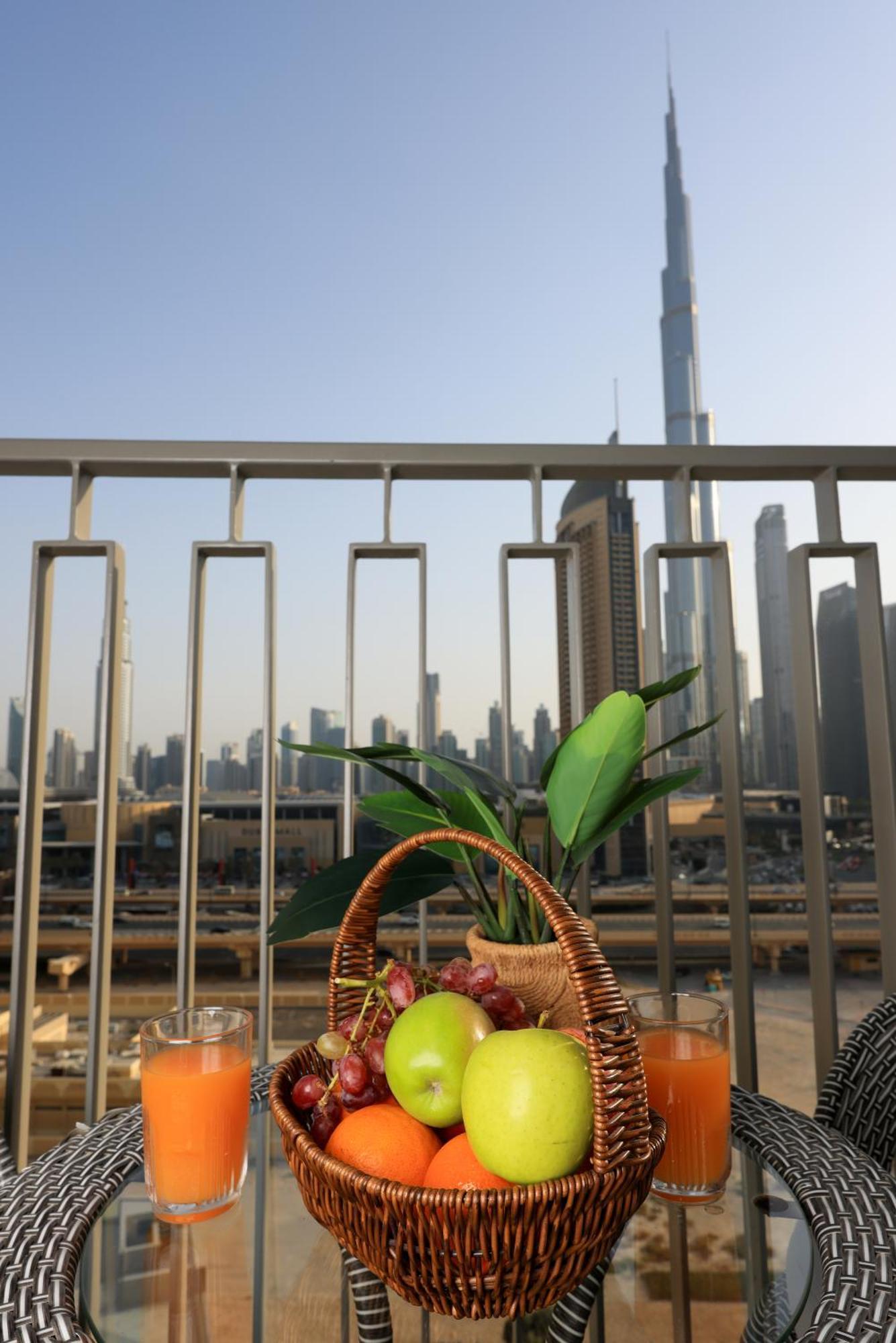 Appartamento Stunning Burj View Dubai Mall Access Infinity Pool Esterno foto