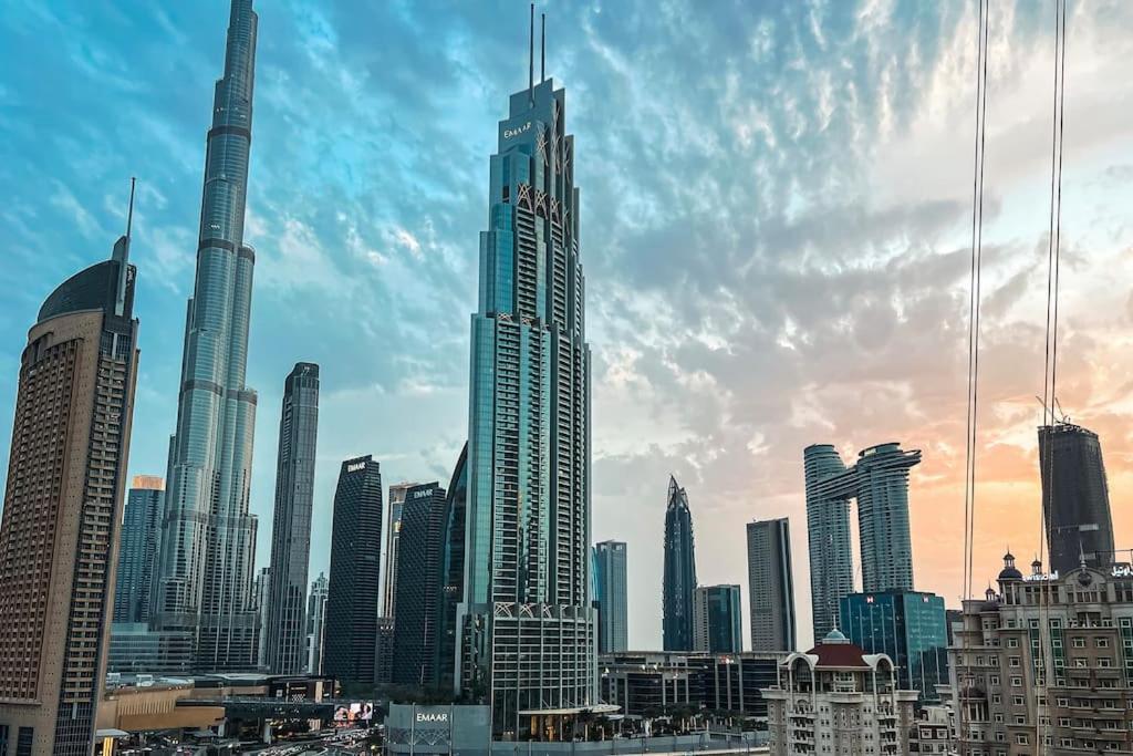 Appartamento Stunning Burj View Dubai Mall Access Infinity Pool Esterno foto