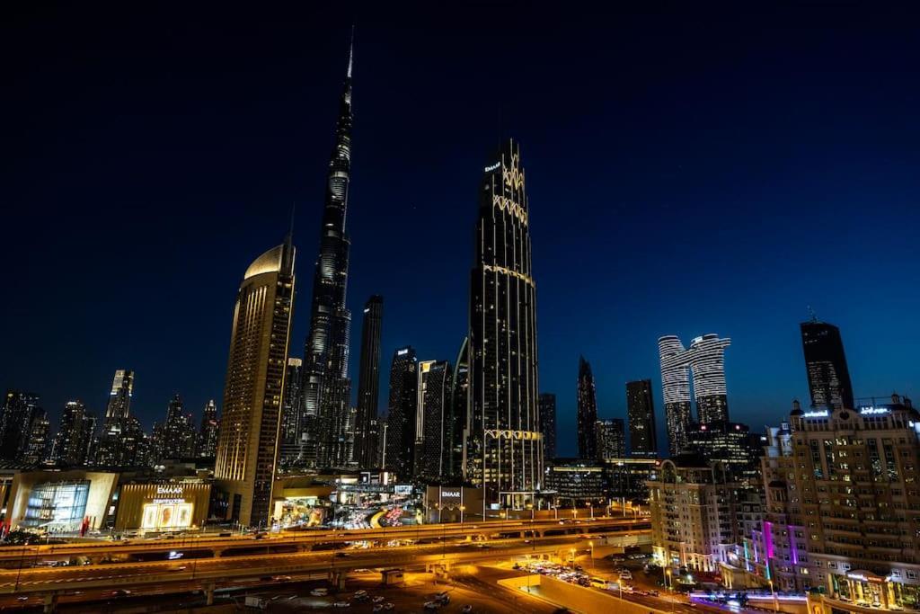 Appartamento Stunning Burj View Dubai Mall Access Infinity Pool Esterno foto